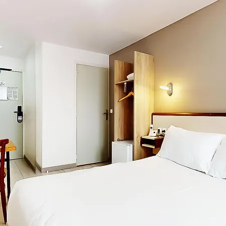 De Menilmontant Hotell