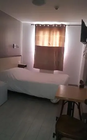 De Menilmontant Hotell 3*