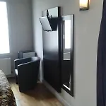 De Menilmontant Hotel 3*