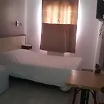De Menilmontant Hotel 3*