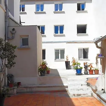 Hotel De Menilmontant 3*