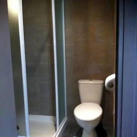 מלון De Menilmontant 3*