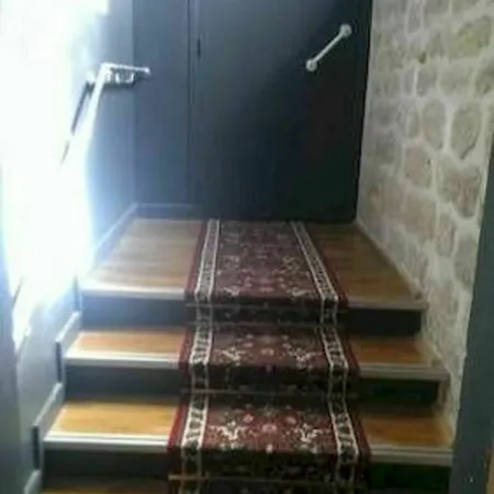 De Menilmontant מלון