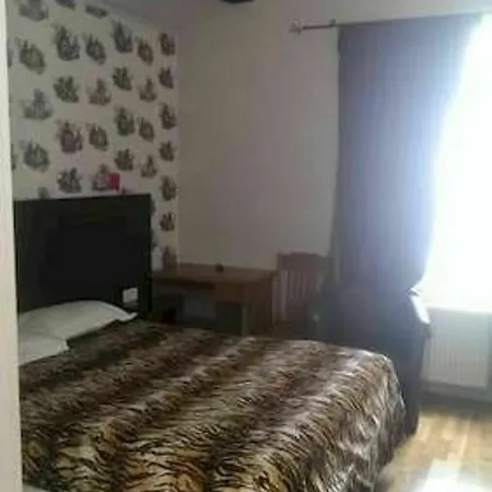 מלון De Menilmontant 3*
