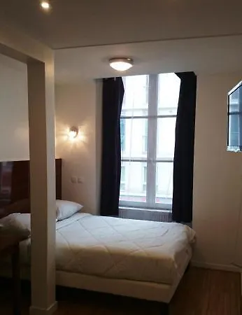 מלון De Menilmontant 3*