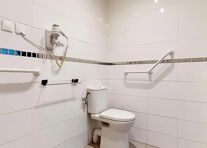 梅尼蒙当酒店 3*