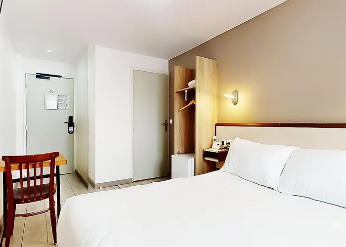 梅尼蒙当酒店 酒店