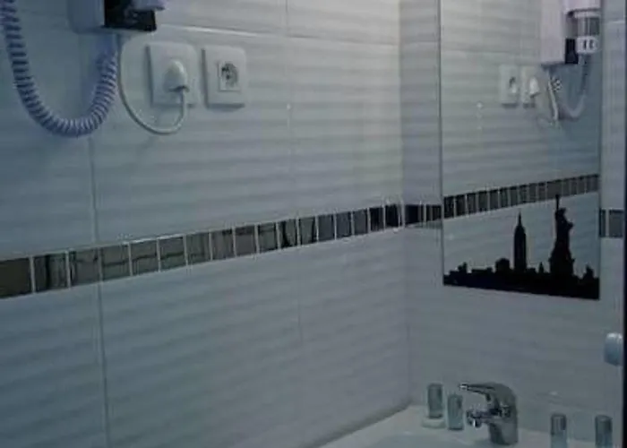 梅尼蒙当酒店 酒店